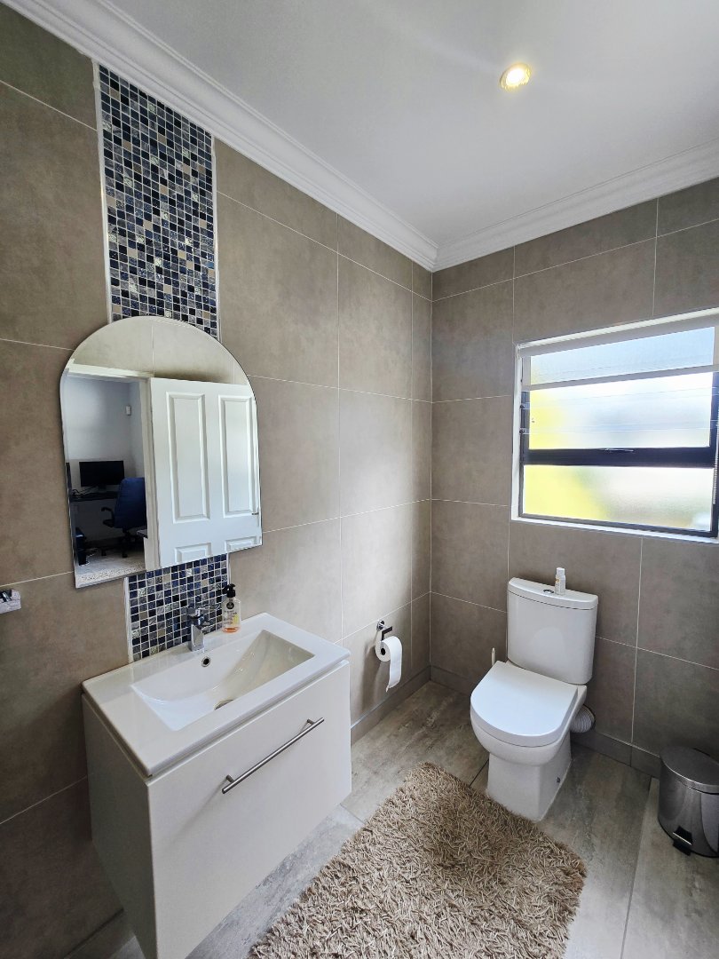 6 Bedroom Property for Sale in Wilkoppies North West